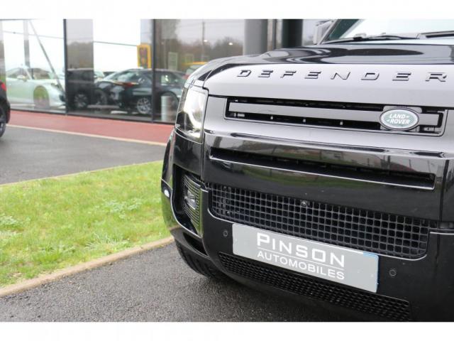 Land Rover Defender image 3