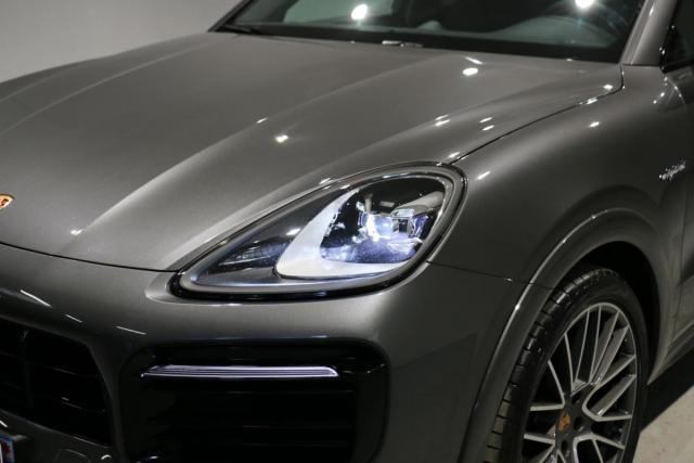 Porsche Cayenne image 9