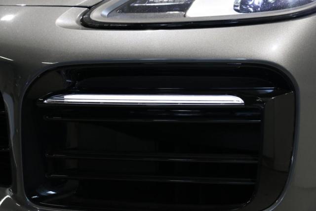 Porsche Cayenne image 4