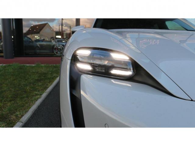 Porsche Taycan image 8