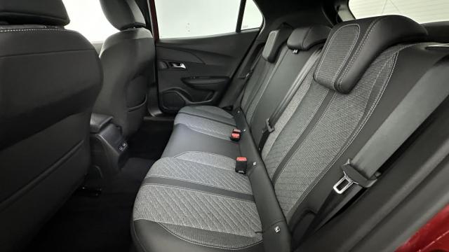 Peugeot 2008 image 2