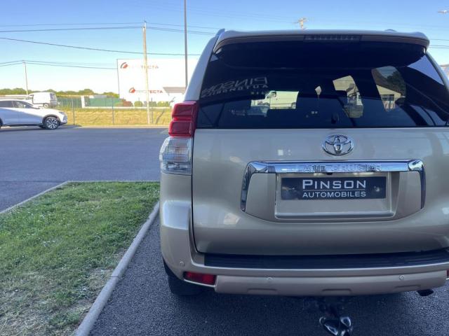 Toyota Land Cruiser image 2