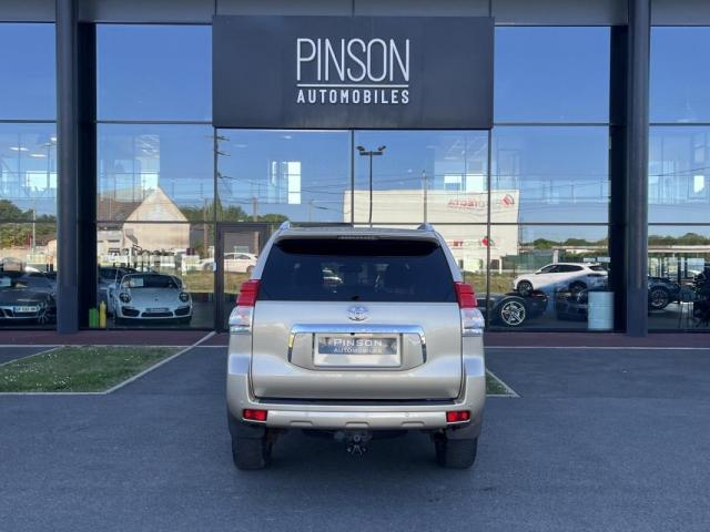 Toyota Land Cruiser image 8