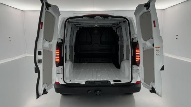 Volkswagen Transporter image 8