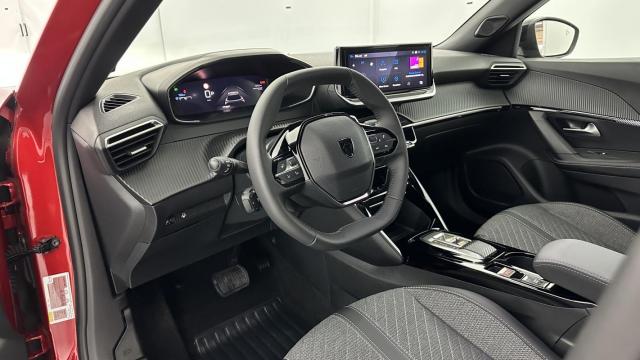 Peugeot 2008 image 3