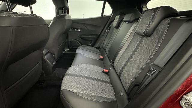 Peugeot 2008 image 2