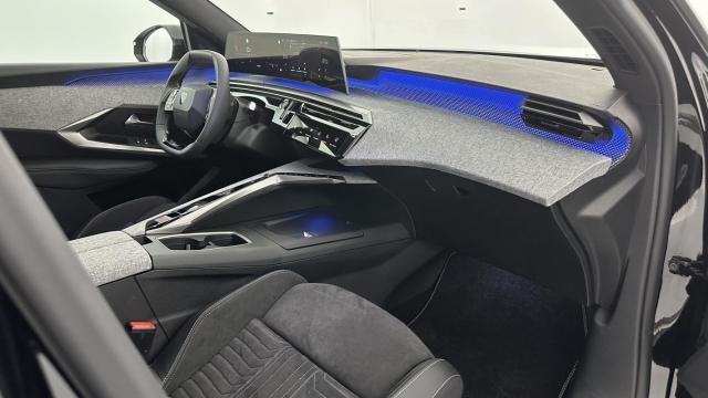 Peugeot 5008 image 1
