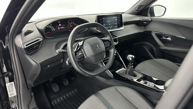 Peugeot 2008 image 1