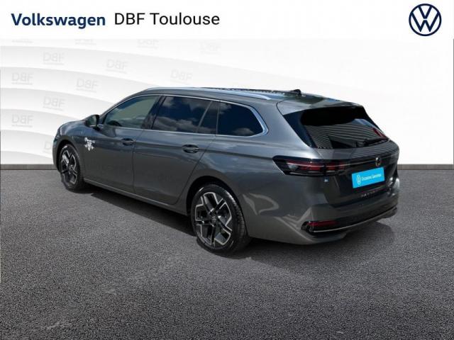 Volkswagen Passat image 9