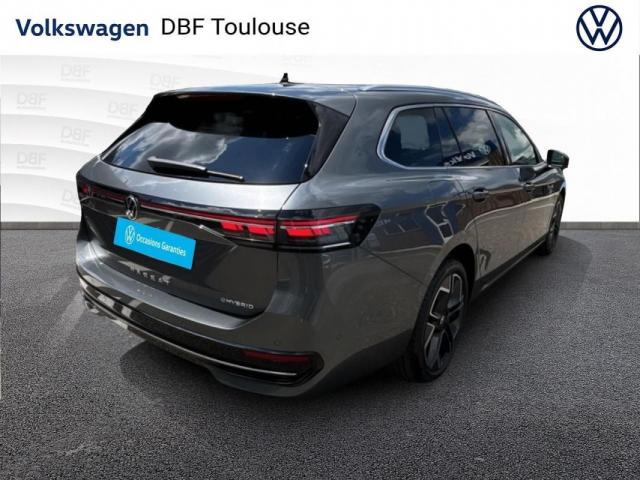 Volkswagen Passat image 7