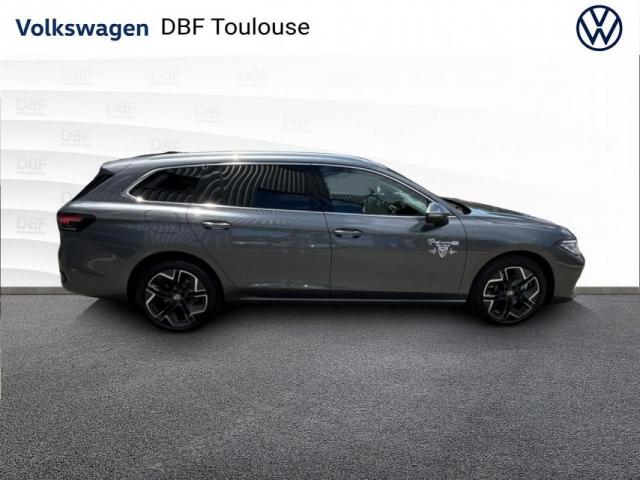 Volkswagen Passat image 2