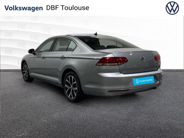 Volkswagen Passat image 6