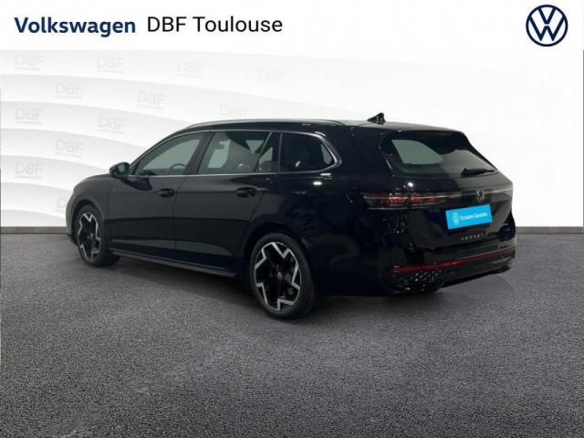 Volkswagen Passat image 9