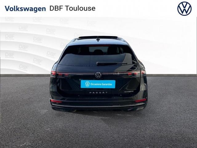 Volkswagen Passat image 9