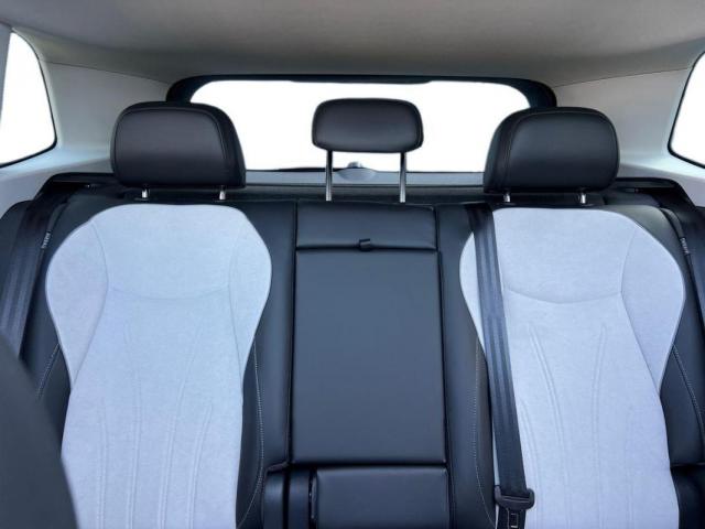 Volkswagen T1 image 2