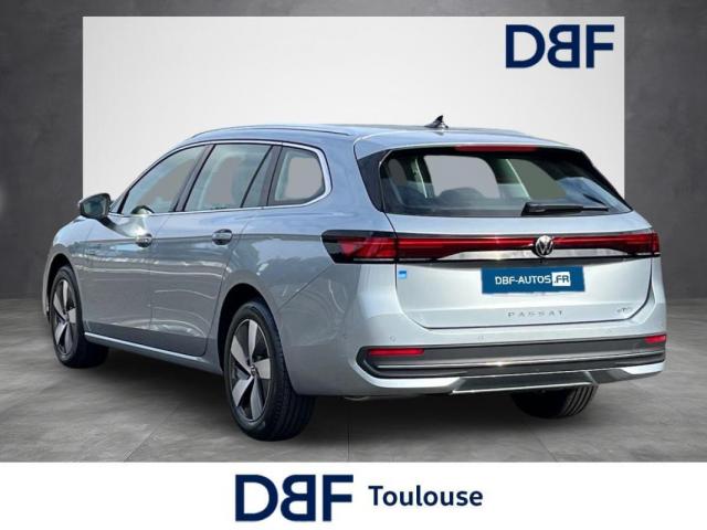 Volkswagen Passat image 9
