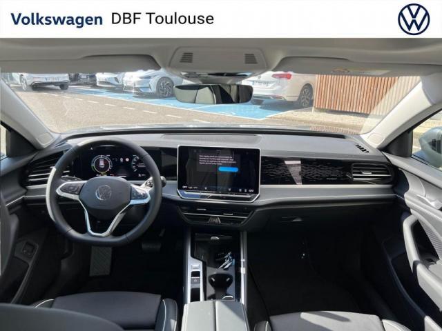 Volkswagen Passat image 9