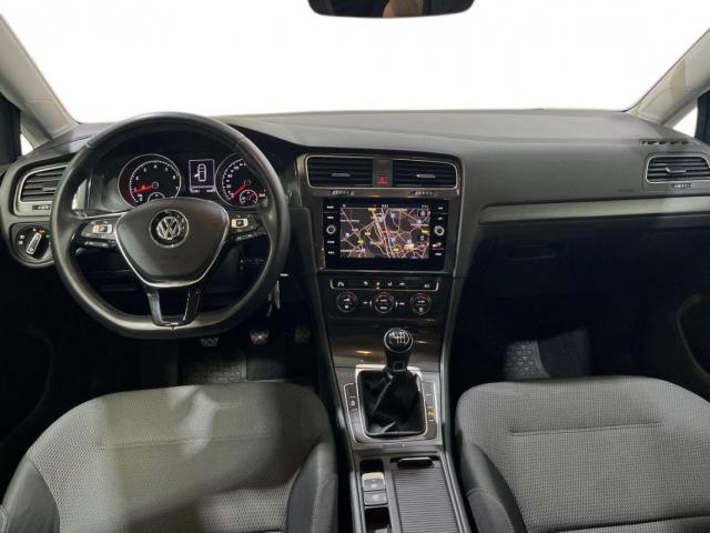 Volkswagen Golf image 8
