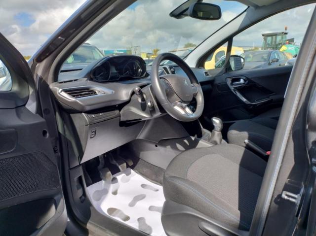Peugeot 208 image 9