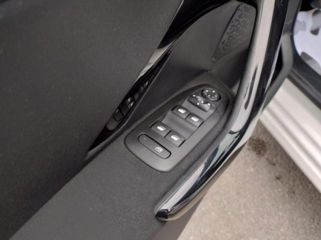 Peugeot 208 image 9