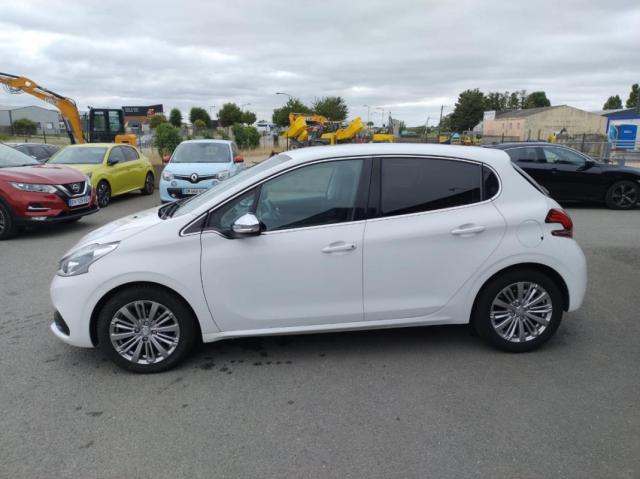 Peugeot 208 image 1