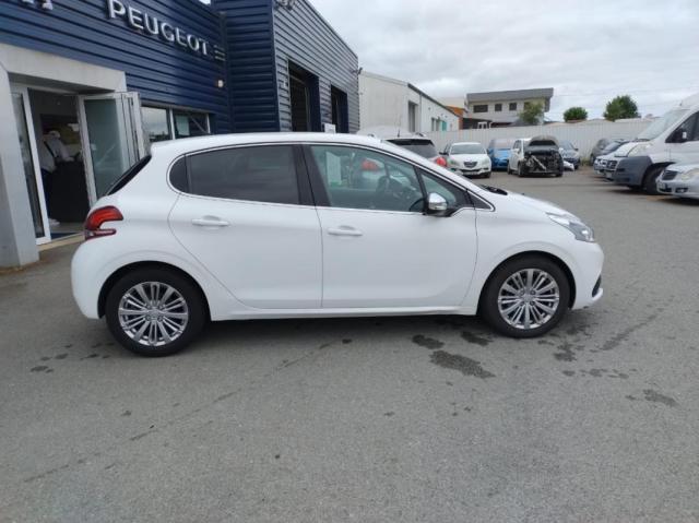 Peugeot 208 image 8