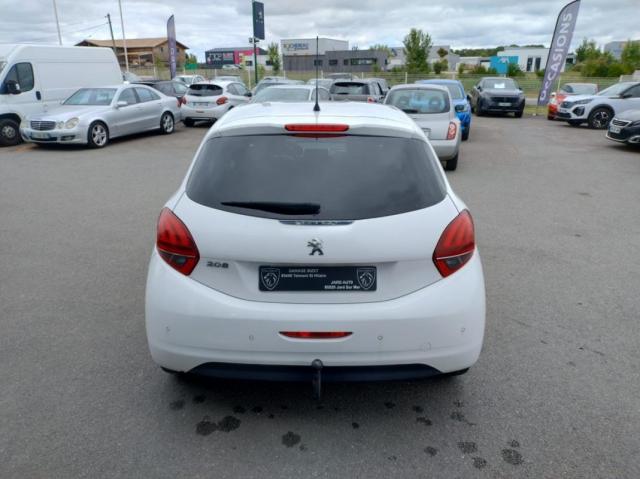 Peugeot 208 image 6
