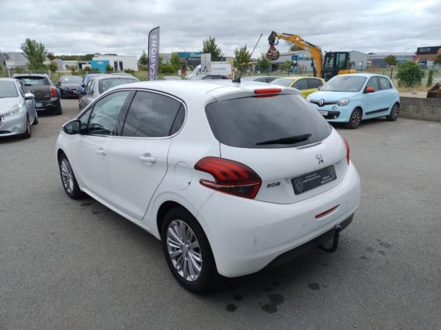Peugeot 208 image 5