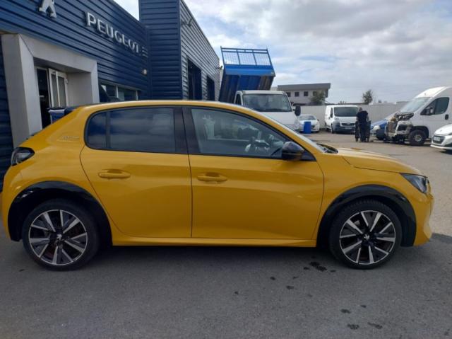 Peugeot 208 image 9