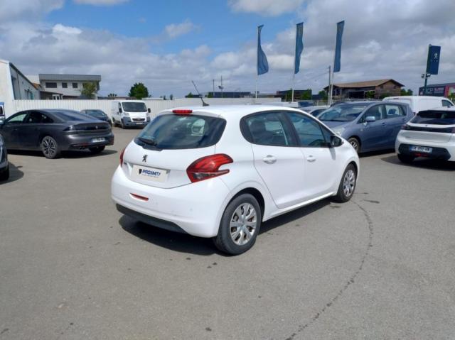 Peugeot 208 image 9