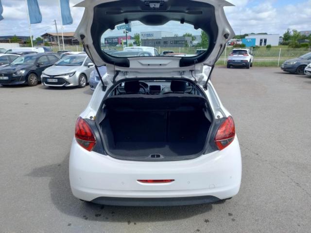 Peugeot 208 image 1