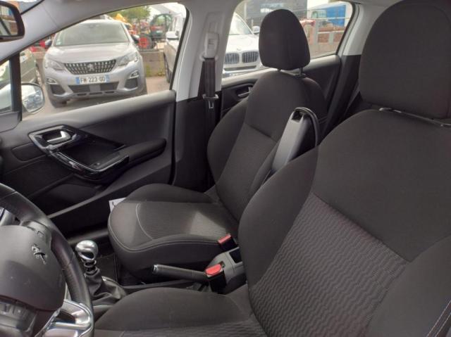 Peugeot 208 image 4