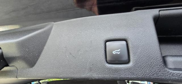 Ford Kuga image 9