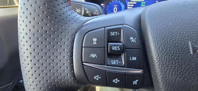 Ford Kuga image 6