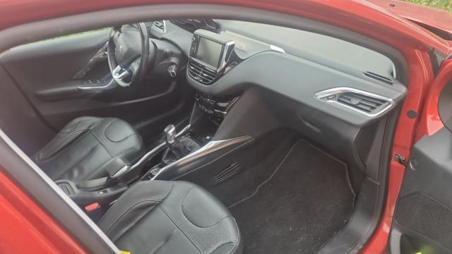 Peugeot 2008 image 8