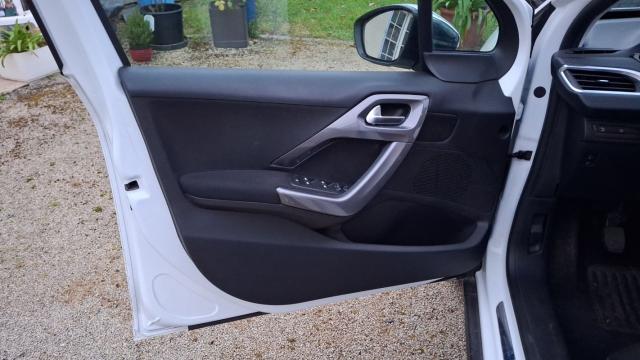 Peugeot 2008 image 3