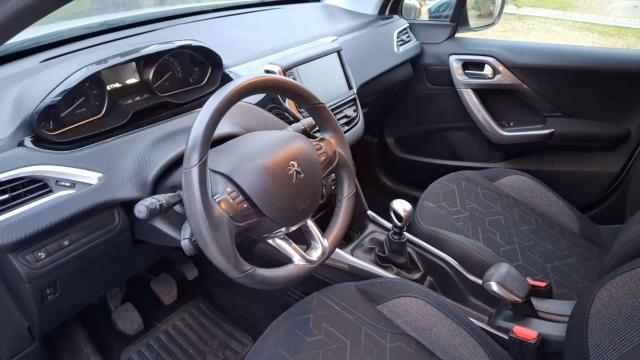 Peugeot 2008 image 2