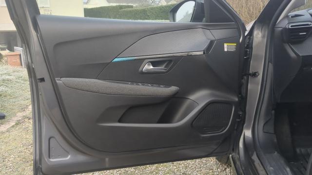 Peugeot 208 image 8