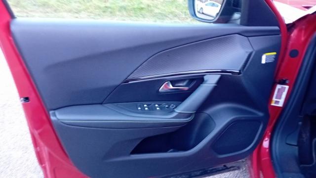 Peugeot 2008 image 9