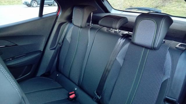 Peugeot 2008 image 2