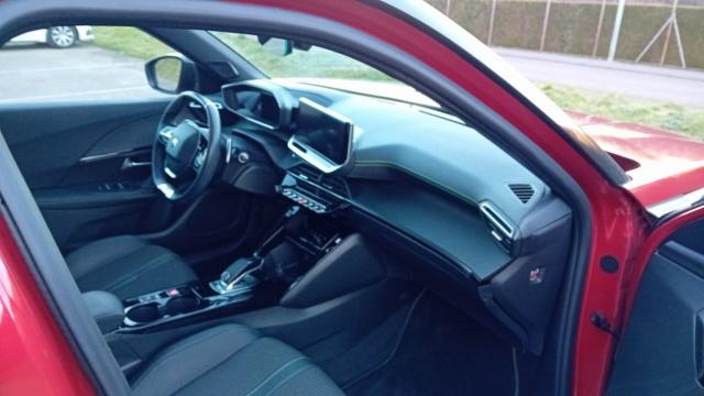 Peugeot 2008 image 3