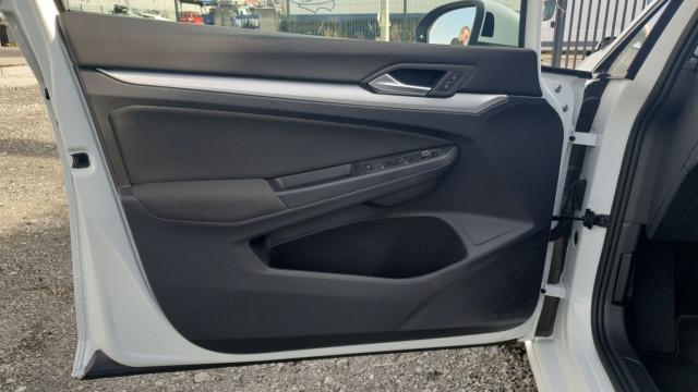 Volkswagen Golf Sw image 2