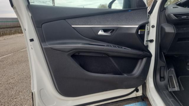 Peugeot 5008 image 4