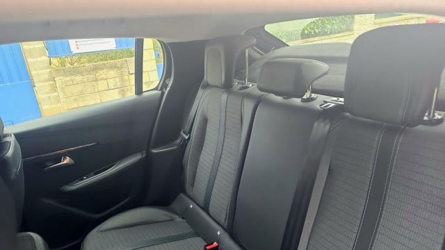 Peugeot 208 image 2