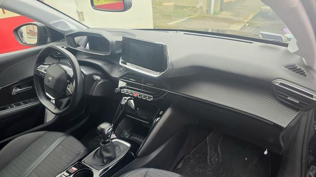 Peugeot 208 image 1
