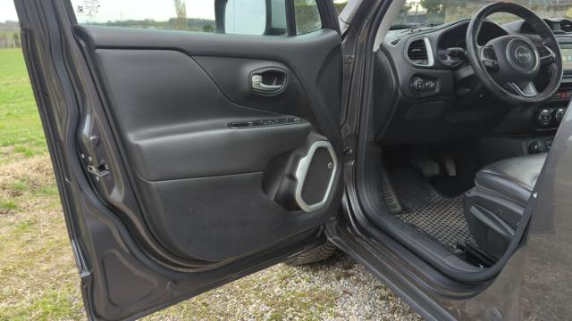 Jeep Renegade image 4