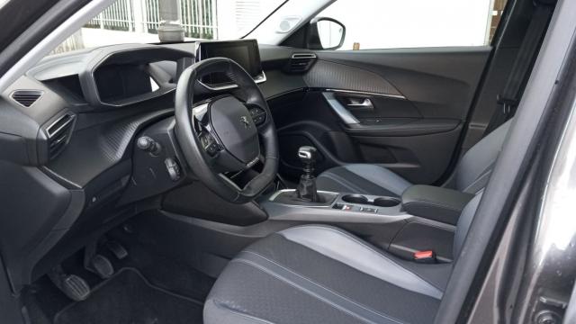 Peugeot 2008 image 2