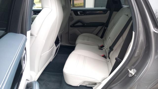 Porsche Cayenne image 9