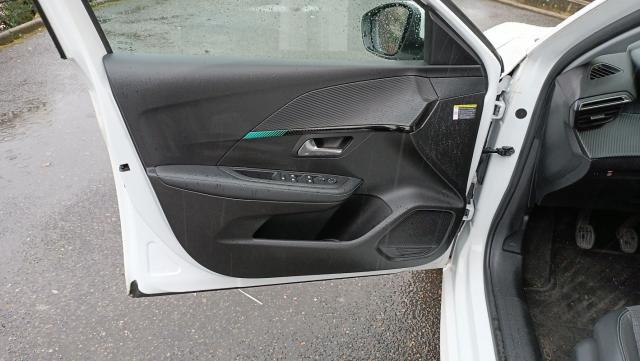 Peugeot 208 image 6