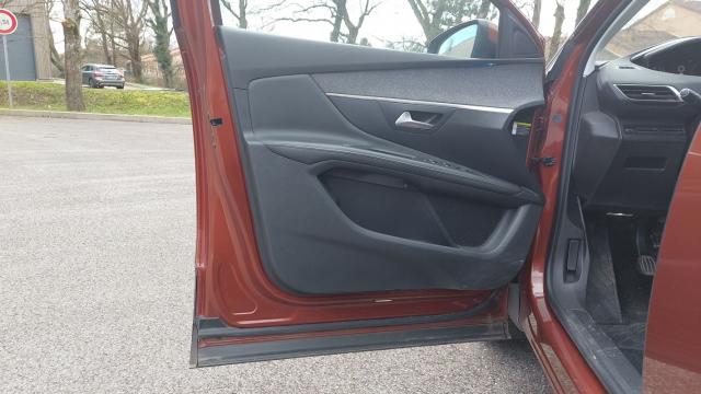 Peugeot 3008 image 3